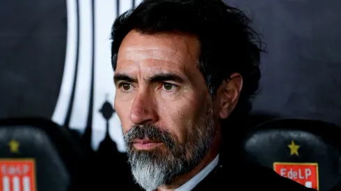 Eduardo Domínguez, técnico do Estudiantes em partida pelo campeonato argentino