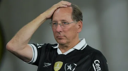 Eagle busca manobra para diminuir autonomia de Textor no comando do Botafogo.