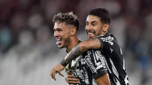 Mateo Ponte jogador do Botafogo comemora seu gol durante partida contra o Juventude no estadio Engenhao pelo campeonato Brasileiro A 2025. Foto: Thiago Ribeiro/AGIF