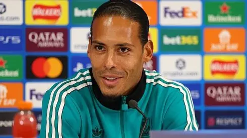Van Dijk durante entrevista coletiva em treinamento do Liverpool, na Inglaterra. Foto: Molly Darlington
