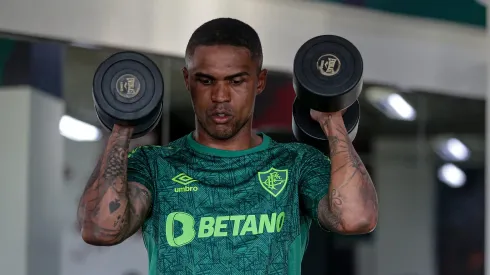 Douglas Costa, ex-Flu, teve prisão decretada nesta quarta-feira por falta de pagamento de pensão a seus filhos – FOTO: LUCAS MERÇON / FLUMINENSE F.C.