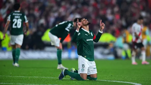 BUENOS AIRES, ARGENTINA – SEPTEMBER 17: Gustavo Gomez of Palmeiras prays after the Copa CONMEBOL Libertadores 2025 Quarter-final first-leg match between River Plate and Palmeiras at Estadio Más Monumental Antonio Vespucio Liberti on September 17, 2025 in Buenos Aires, Argentina. (Photo by Marcelo Endelli/Getty Images)
