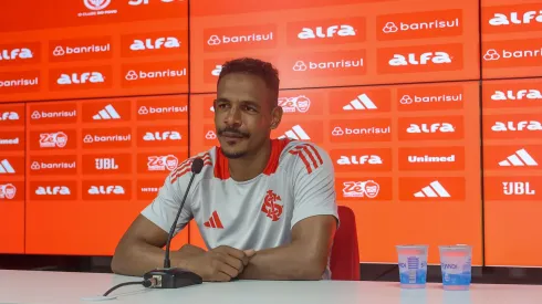 Fernando em entrevista coletiva no Internacional (Ricardo Duarte/Internacional)