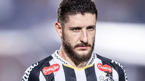 Volante deu a sua opinião – Foto: Raul Baretta/Santos FC.