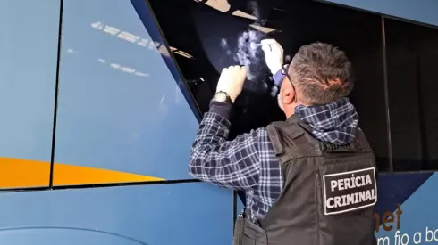 Perícia criminal atuou no caso para colher provas no ônibus.