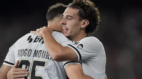 Vasco terá novidades na escalação treinadas por Diniz contra Flamengo