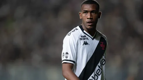 Rayan é a esperança do Vasco para surpreender o Flamengo – Foto: Jorge Rodrigues/AGIF