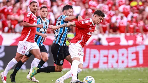 Internacional x Grêmio se enfrentam pelo Brasileirão. Foto: Maxi Franzoi/AGIF