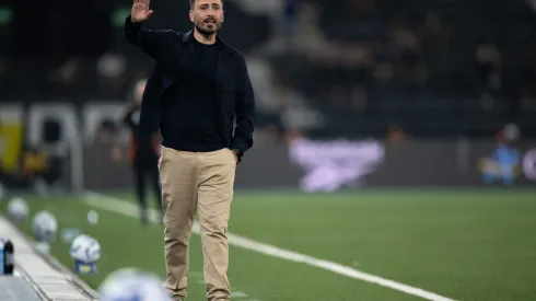 Ancelotti celebra vitória do Botafogo contra o Atlético-MG. Foto: Jorge Rodrigues/AGIF