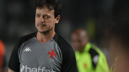 Jornalista Raphael Fernandes aponta Vasco em momento “confuso” e vê Diniz como trunfo contra o Flamengo. Foto: Thiago Ribeiro/AGIF