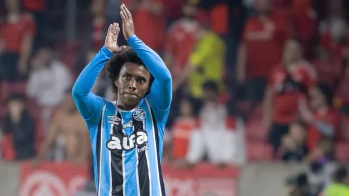 RS – PORTO ALEGRE – 21/09/2025 – BRASILEIRO A 2025, INTERNACIONAL X GREMIO – Willian jogador do Gremio durante partida contra o Internacional no estadio Beira-Rio pelo campeonato Brasileiro A 2025.