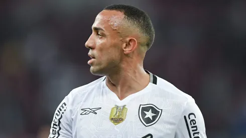 Marçal pede ajuda da torcida para evolução do Botafogo