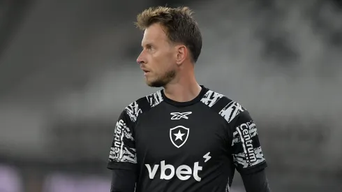 Neto goleiro do Botafogo durante aquecimento antes da partida contra o LDU no estadio Engenhao pelo campeonato Copa Libertadores 2025. Foto: Thiago Ribeiro/AGIF