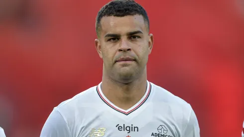 Meio-campista deu a sua opinião – Foto: Thiago Ribeiro/AGIF.