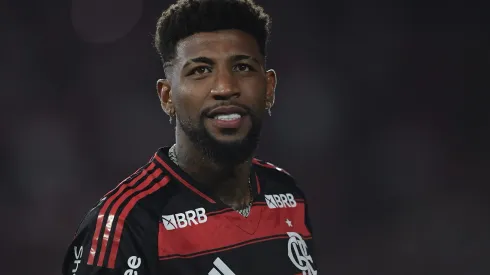 Lateral deu a sua opinião – Foto: Thiago Ribeiro/AGIF.