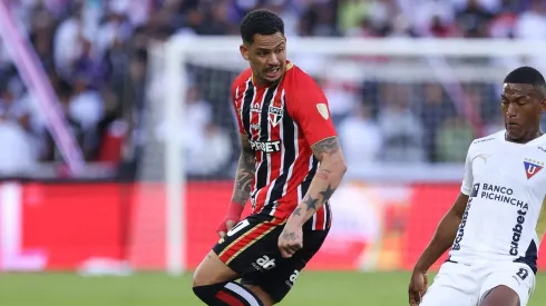 Luciano, atacante do São Paulo em partida pelo campeonato brasileiro
