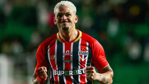 Luciano jogador do Sao Paulo comemora seu gol durante partida contra o Juventude no estadio Alfredo Jaconi pelo campeonato Brasileiro A 2025. Foto: Luiz Erbes/AGIF