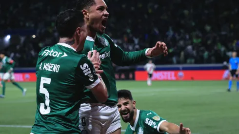 Vitor Roque, jogador do Palmeiras, comemora seu gol durante partida contra o River Plate no estadio Arena Allianz Parque pelo campeonato Copa Libertadores 2025. Foto: Ettore Chiereguini/AGIF