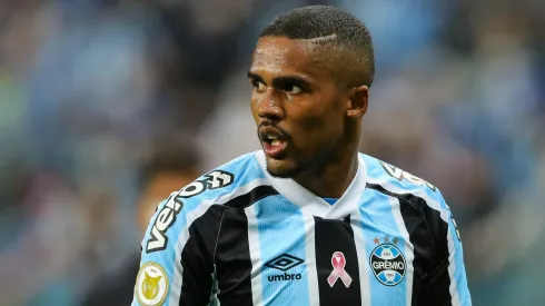Douglas Costa está de olho em nova chance no Grêmio