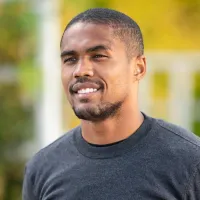 Douglas Costa escolhe onde quer jogar após rescisão na Austrália e dá preferência por voltar ao Grêmio