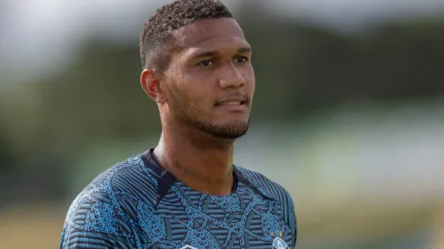 Adriel jogador do Gremio durante partida contra o Ypiranga no estadio Colosso da Lagoa pelo campeonato Gaucho 2025. Foto: Liamara Polli/AGIF