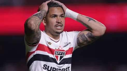 Luciano, jogador do Sao Paulo, lamenta durante partida contra o Talleres no estadio Morumbi pelo campeonato Copa Libertadores 2025. Foto: Ettore Chiereguini/AGIF