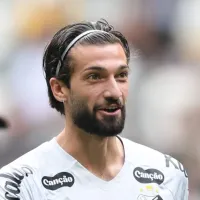 Lautaro Díaz se firma no Santos de Juan Vojvoda e ganha importância por postura tática