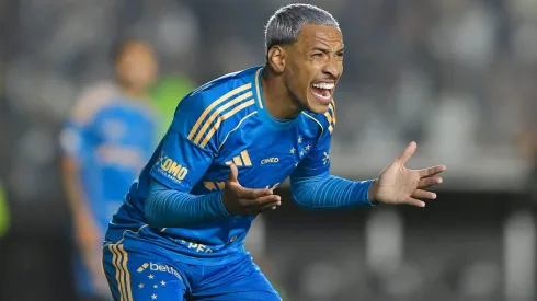 Matheus Pereira se lamenta no confronto contra o Vasco em São Januário