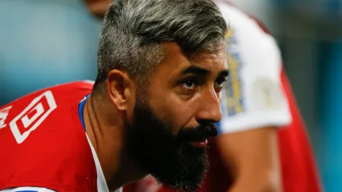 Douglas enfrentando o Grêmio pelo Avaí, na Arena, pelo Brasileirão 2019.