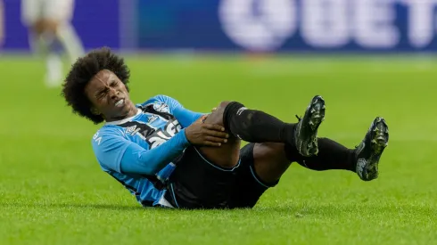 Willian se lesionou no Grêmio.