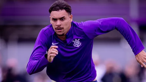 Thoca em treino no CT Joaquim Grava