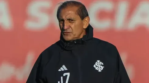 Ramón Díaz conduzindo o treinamento do Internacional – Foto Ricardo Duarte/SCI