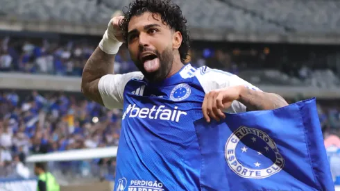 Gabigol comemorando pelo Cruzeiro em partida válida pelo Campeonato Brasileiro – Foto: Gilson Lobo/AGIF