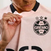Grêmio lança uniforme rosa em apoio ao Outubro Rosa 2025