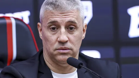 Professor segue fazendo testes – Foto: Ricardo Moreira/Getty Images.