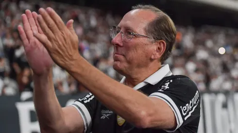 John Textor CEO do Botafogo durante partida contra o Corinthians no estadio Engenhao pelo campeonato Brasileiro A 2025. Foto: Thiago Ribeiro/AGIF