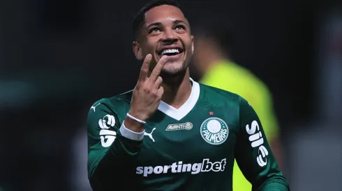 Vitor Roque brilhou com um hat-trick diante do Internacional Foto: Ettore Chiereguini/AGIF