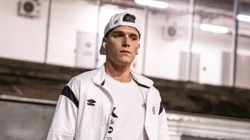 Rollheiser durante chegada do elenco santista ao Ceará