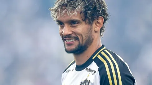 Gustavo Scarpa jogador do Atletico-MG durante partida contra o Vasco no estadio Sao Januario pelo campeonato Brasileiro A 2025. Foto: Thiago Ribeiro/AGIF