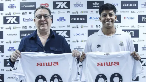 Meia assinou até março de 2028 – Foto: Reinaldo Campos/Santos FC.