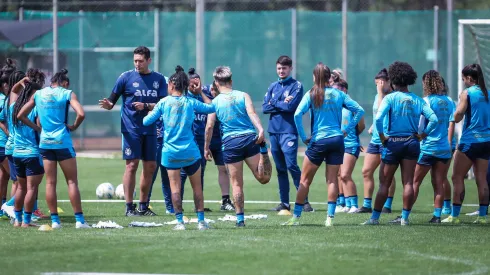 As atletas do elenco tricolor treinam no Complexo da Ulbra, em Canoas (Foto: Caroline Motta/Grêmio)