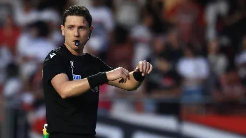 SP – SAO PAULO – 05/10/2025 – BRASILEIRO A 2025, SAO PAULO X PALMEIRAS – O arbitro Ramon Abatti Abel durante partida entre Sao Paulo e Palmeiras no estadio Morumbi pelo campeonato Brasileiro A 2025. Foto: Marcello Zambrana/AGIF