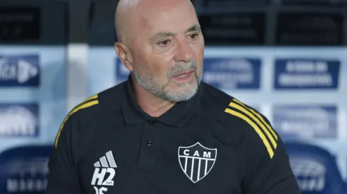 RJ – RIO DE JANEIRO – 04/10/2025 – BRASILEIRO A 2025, FLUMINENSE X ATLETICO-MG – Jorge Sampaoli tecnico do Atletico-MG durante partida contra o Fluminense no estadio Maracana pelo campeonato Brasileiro A 2025. Foto: Thiago Ribeiro/AGIF