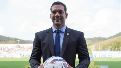 Samir Xaud Presidente da CBF antes da partida entre Barra e Santa Cruz na Arena Barra em Itajai-SC, pela Final do Campeonato Brasileiro da Serie D 2025. Foto: Marlon Costa/AGIF