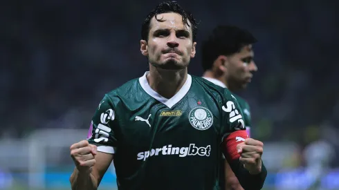 Raphael Veiga jogador do Palmeiras comemora seu gol durante partida contra o Juventude – Foto: Ettore Chiereguini/AGIF
