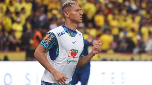 Richarlison em aquecimento da Seleção. (Photo by Franklin Jacome/Getty Images)