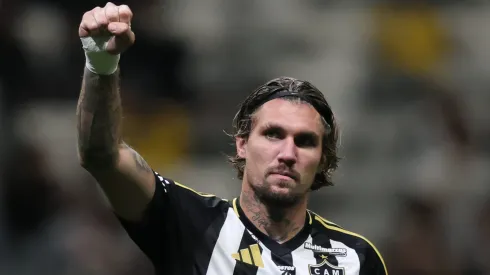 MG – BELO HORIZONTE – 27/09/2025 – BRASILEIRO A 2025, ATLETICO-MG X MIRASSOL – Lyanco jogador do Atletico-MG durante partida contra o Mirassol no estadio Arena MRV pelo campeonato Brasileiro A 2025. Foto: Gilson Lobo/AGIF