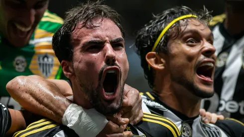 Igor Gomes jogador do Atlético-MG comemora seu gol com Gustavo Scarpa – Foto: Fernando Moreno/AGIF