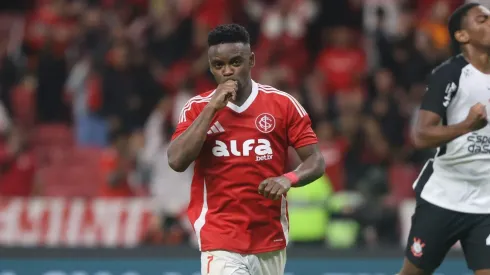 Carbonero comemorando gol diante do Corinthians