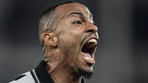 Marlon Freitas, jogador do Botafogo, durante partida contra o Atletico-MG no estadio Engenhao pelo campeonato Brasileiro A 2025. Foto: Thiago Ribeiro/AGIF